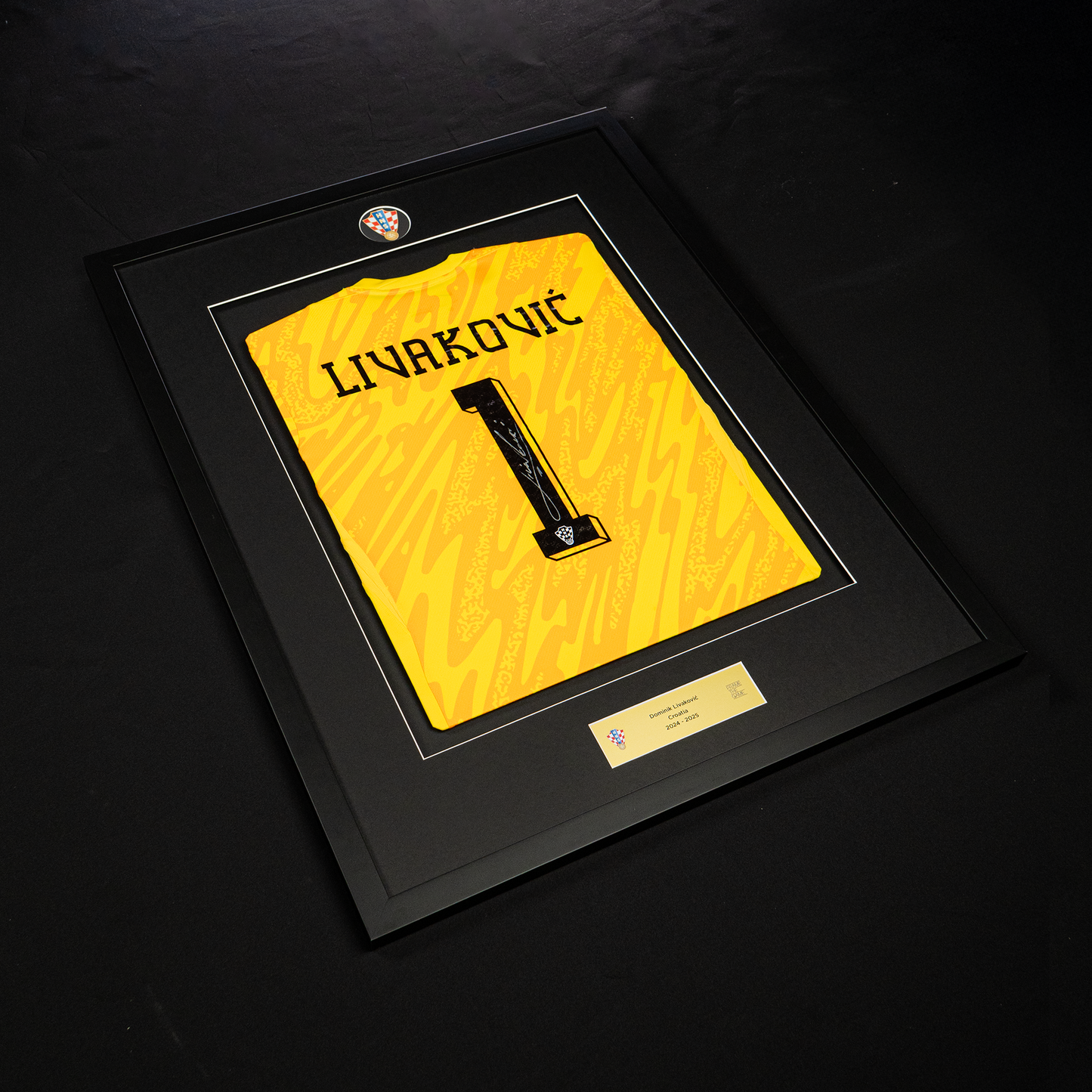 Classic GK Yellow Back Livaković 2